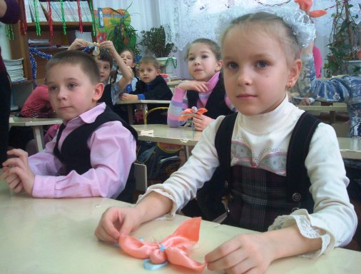 Рукотворні янголи кіровоградських першокласників