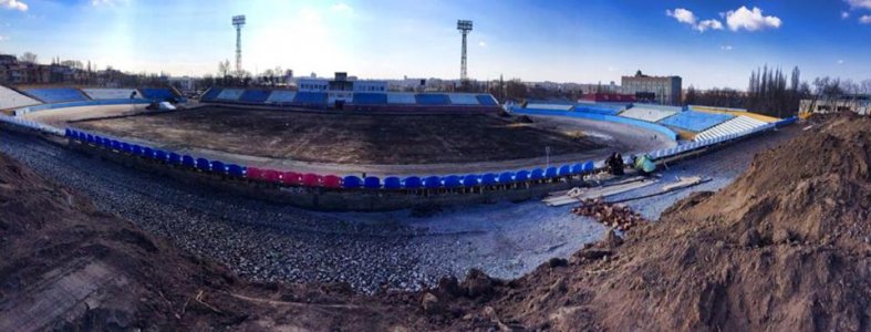 Тривають роботи по реконструкції стадіону «Зірка»