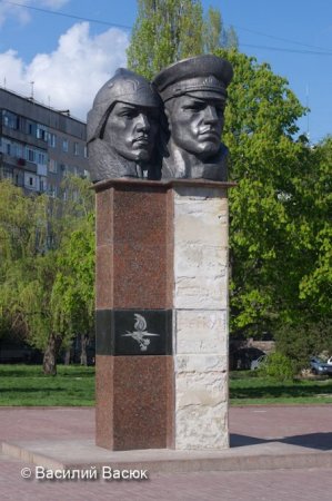 Вандалы ободрали памятник защитникам правопорядка в Кировограде