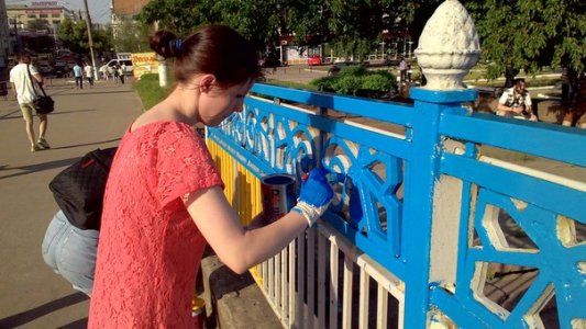 ​Триває акція "Розфарбуй мости Кіровограда"