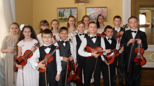 Александрийские скрипачи собирают деньги для поездки на фестиваль