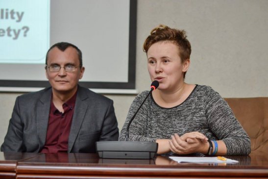Лев Абрамов та Вікторія Талашкевич під час Національного форуму за проектом, фото - Олена Карпенко