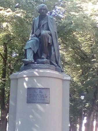 Пам’ятник Миколі Гоголю, Полтава