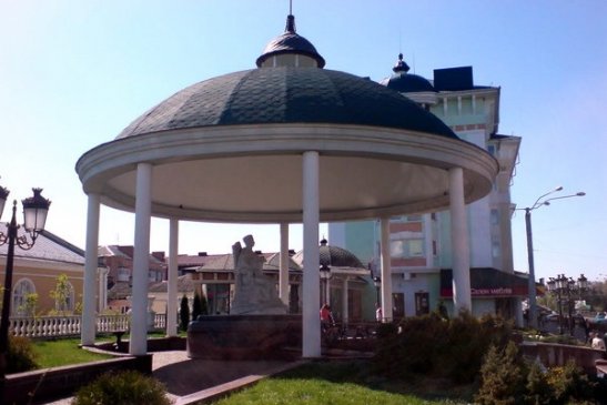 Пам'ятник княгині Марії Несвицькій, фото з сайту http://radiotrek.rv.ua