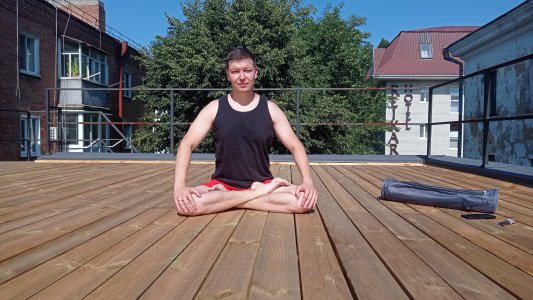 ​"Це в ритмі мого тіла": У Кропивницькому розпочалися заняття з йоги на даху