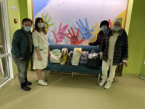 ​Сім пакетів з пелюшками та памперсами отримала обласна дитяча лікарня