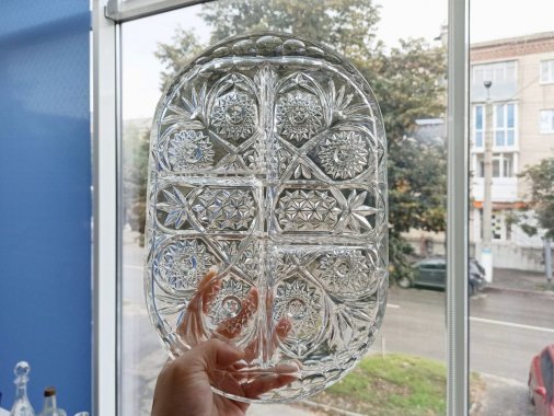 Понад 12 тисяч гривень виручили за вінтажні скляні вироби на ярмарку у Кропивницькому