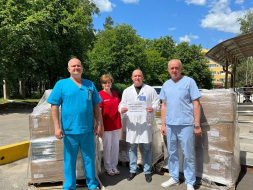​Українські волонтерки із США втретє передали медичне обладнання у лікарню Кропивницького