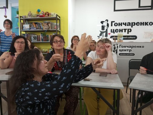 ​«Мереживо в долонях» — як у Кропивницькому створювали прикраси у техніці фріволіте