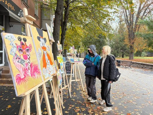 Малюючи зміни: Жінки презентували виставку просто неба