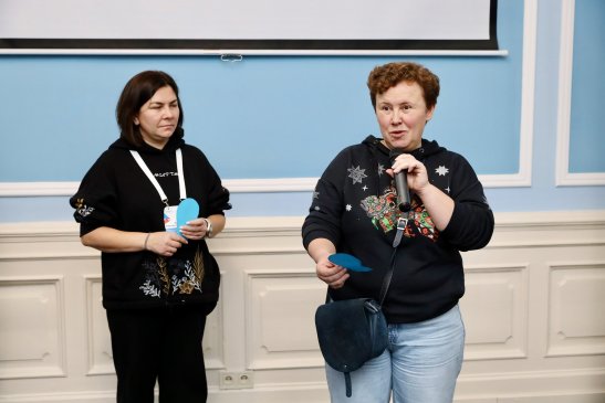 Вікторія Талашкевич (праворуч)